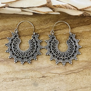 Dernier design Boucles d'oreilles créoles Boho Wave Bijoux tribaux en laiton pour femmes Finition argent oxydé Design festonné Vente en gros/OEM/ODM - Product Image 1