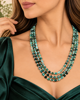 Collier de perles rondes en émeraudes et perles naturelles