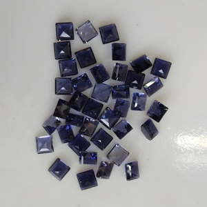 อิโอไลต์ธรรมชาติ 4 มม. ทรงสี่เหลี่ยมเจียระไนแบบ Step Cut คุณภาพดีที่สุด พลอยเม็ดเดี่ยวพร้อมเอฟเฟกต์ Pleochroic สำหรับทำเครื่องประดับ - Product Image 3