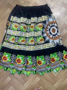 Minifalda de mujer vintage con pliegues, antiarrugas, suave, 100% poliéster, color liso, con bajo de punto estampado por descarga, para verano. - Product Image 4