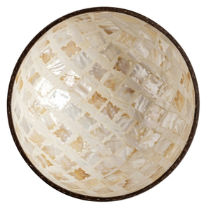 Bol en coquille de noix de coco avec rainures sculptées symétriques, finition écologique, surface lisse et polie pour cuisines - Product Image 2