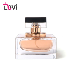 Flacons de parfum de luxe personnalisés Devi en gros, 30 ml, en verre vide de qualité supérieure avec pulvérisateur à pompe, sérigraphiés et étanches - Product Image 1