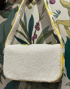Sac à main élégant brodé et perlé de qualité export, durable et léger, pour femme, idéal pour les soirées, mariages et fêtes, en vente - Product Image 2