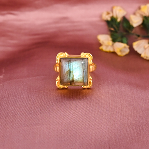 แหวนทองเหลืองชุบทองประดับพลอยลาบราดอไรต์ธรรมชาติสำหรับผู้หญิง - Product Image 1