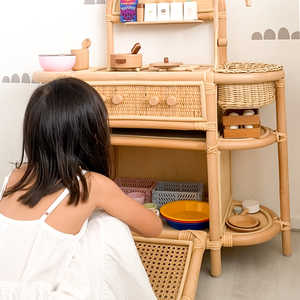 เตาแก๊สของเล่นเด็กสไตล์เรียบง่าย ทำจากหวาย เป็นมิตรกับสิ่งแวดล้อม รุ่นแฮปปี้ สำหรับเด็กผู้หญิง - Product Image 4