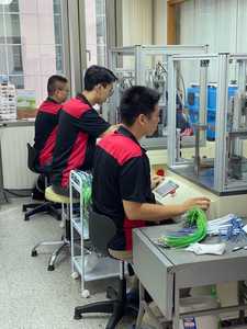 Fabrication sous contrat de moulage à basse pression pour assemblage de circuits imprimés Faisceau de câbles LED avec une efficacité accrue - Product Image 5