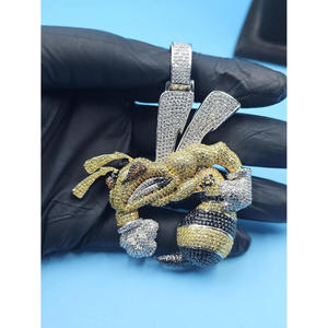 Pendentif Lapin Cartoon Personnalisé Sertie de Diamants Moissanite VVS et Finition Or Blanc, Bijoux Hip Hop - Product Image 1