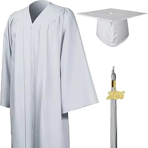 Conjunto de toga, birrete y borla de graduación mate 2026 para secundaria y licenciatura, tipo de tela 100% poliéster - Product Image 1