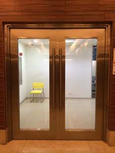 Porte en verre ignifuge de haute qualité pour appartements résidentiels, hôtels et centres commerciaux, disponible à la vente - Product Image 1