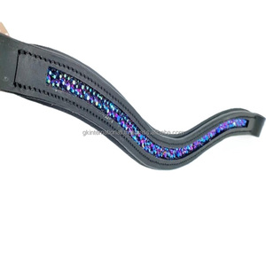 Diadema de cuero acolchada con diseño de onda personalizado y cristales pequeños brillantes de lujo, con cadena termoadhesiva. - Product Image 2