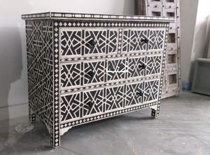 Cajón con Incrustaciones de Hueso de ILAHI, Diseño Moderno con Detalles de Ágata, Mueble Portátil para el Hogar - Product Image 2