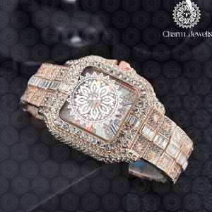 Charm Jewells Reloj de oro de lujo para mujer, caja rectangular, bisel de diamantes, cuarzo analógico, correa de acero inoxidable, cierre de mariposa - Product Image 1