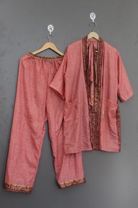 Kimono de Seda para Mujer con Conjunto de Pijama, Conjunto de Satén Suave para Descansar, Ropa de Dormir Nupcial, Diseño Personalizado, Ropa de Estar por Casa Estilo Occidental para Mujer - Product Image 5