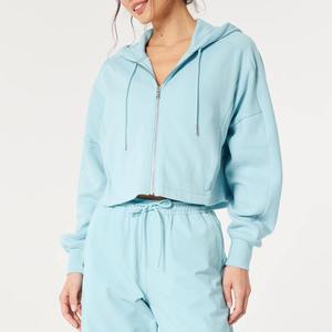 Haut court à capuche avec grande poche pour femme, en molleton doux brossé intérieur en coton French Terry, fournisseur OEM ODM, vente en gros - Product Image 4
