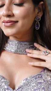 Conjunto de Lehenga Choli de Organza Lavanda con Blusa Plateada Profusamente Bordada y Dupatta a Juego para Bodas y Fiestas - Product Image 3