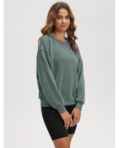 Sweat à capuche noir tendance pour femme, en tissu non tissé respirant et à séchage rapide, avec logo avant et manches unies, idéal pour un style urbain audacieux en hiver. - Product Image 4