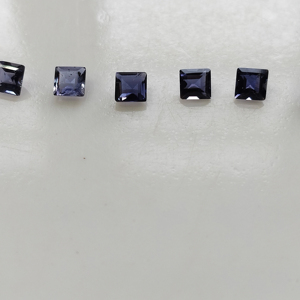 อิโอไลต์ธรรมชาติ 4 มม. ทรงสี่เหลี่ยมเจียระไนแบบ Step Cut คุณภาพดีที่สุด พลอยเม็ดเดี่ยวพร้อมเอฟเฟกต์ Pleochroic สำหรับทำเครื่องประดับ - Product Image 5