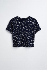 Camiseta Corta Moderna e Informal para Mujer, Corte Cuadrado, Material Suave y Estilo Urbano - Product Image 4