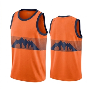 เสื้อกีฬาแขนกุดสีเขียวพิมพ์ลายเมืองภูเขาพร้อมขอบสีขาว - Product Image 6
