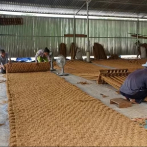 Rouleaux de tapis en fibre de coco de qualité supérieure pour chemins de randonnée, tapis écologique durable en fibre de palmier, fabriqué au Vietnam, personnalisable pour le camping - Product Image 1