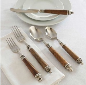 Juego de cubiertos de metal de lujo contemporáneo con mango de madera, utensilios de comedor de acero inoxidable pulido para suministro hotelero - Product Image 1