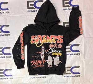 Hoodie zippé en coton 100% pour homme, coupe classique, imprimé DTG streetwear design premium, avec strass. - Product Image 1