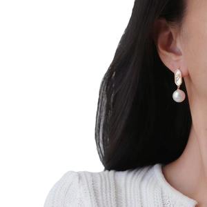 Pendientes Colgantes de Plata S925 de Buena Calidad, Diseño de Concha de Perla y Arete de 9-10 mm, Redondos, Impecables y Modernos, Joyería de Buena Calidad - Product Image 5