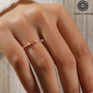 Bague d'éternité classique pour femme en argent plaqué or rose avec moissanite certifiée IGI, sertie à griffes - Charm_Jewells - Product Image 5