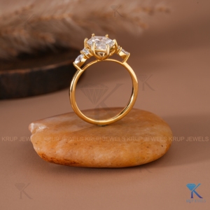 Anillos de compromiso de diamantes hexagonales cultivados en laboratorio al por mayor, oro amarillo macizo de 14 quilates, fabricante y proveedor de joyería nupcial fina personalizada - Product Image 3