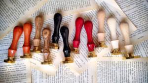 Meilleur tampon à cire rond en laiton brun de 29 mm avec manche en bois d'érable pour artisanat fait main, papeterie de mariage et fournitures d'emballage cadeau - Product Image 4