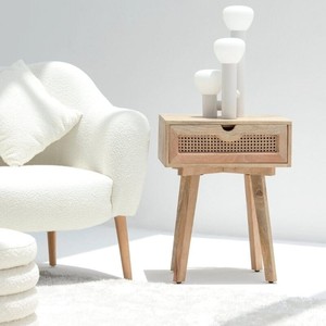 Mesa de Noche Vandana Orion de Mimbre, Mueble de Diseño Moderno con Detalles Tejidos Naturales - Product Image 1