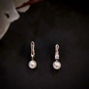 ต่างหูมุกน้ำจืดดีไซน์อินฟินิตี้ชุบเงินและชุบทองสำหรับผู้หญิง เครื่องประดับแฟชั่น - Product Image 3