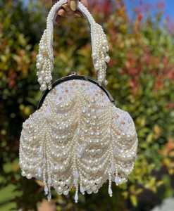 Sac de soirée artisanal en forme de coquillage, pochette perlée de perles blanches, sac à main de mariée pour mariage et bal de promo - Product Image 1
