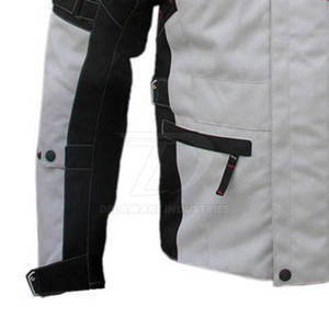 Blouson textile moto toutes saisons conçu pour la protection du motard, avec tissu imperméable, sangles réglables et look tendance - Product Image 5