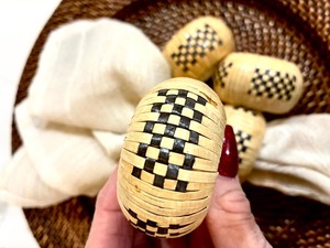 Porte-serviettes en rotin artisanal, parfait pour la présentation de table, la maison, la cuisine, les restaurants et les occasions spéciales, en provenance d'Inde. - Product Image 3