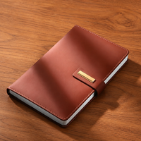 Carnet de notes professionnel personnalisé avec logo, format A5/B5, en cuir bleu avec étiquette métallique