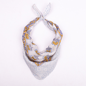 Pañuelo Cuadrado de Algodón con Estampado Floral Amarillo y Azul, Casual, Primavera/Verano, Ligero y Transpirable, Accesorio Unisex - Product Image 3