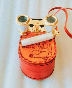 Binocular de cristal de ópera de nácar de latón marino hecho a mano con caja de cuero grabada decorativa para regalo para seres queridos. - Product Image 5