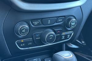 Jeep C-h-e-r-o-k-e-e L-a-t-i-t-u-d-e P-l-u-s F-W-D 2018 - Product Image 6