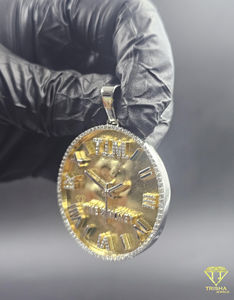 Pendentif Horloge Premium Haut de Gamme Motivationnel « Time Is Money » avec Cadran Rond et Chiffres Romains, Style « Iced Out » - Product Image 6