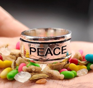 Bague tournante en argent gravée PAIX : Bijou anti-stress pour soulager l'anxiété - Product Image 5