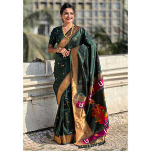 Sari en soie Paithani traditionnel spécial Vitthala God, vert bouteille, tissé avec des fils Zari, un magnifique foulard et un châle, 650g Elite Weaves - Product Image 4