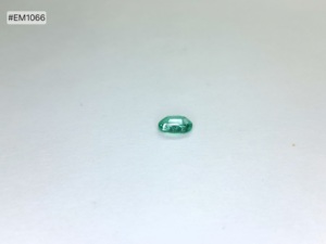 Esmeralda de Zambia de grado 3A, corte ovalado facetado, 0.77ct, piedra preciosa natural suelta, color verde brillante y claridad fina para joyería de anillos. - Product Image 5