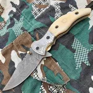 Couteaux de chasse conçus avec une lame pointue et une poignée solide, adaptés aux tâches de précision et à l'utilisation en extérieur. - Product Image 1