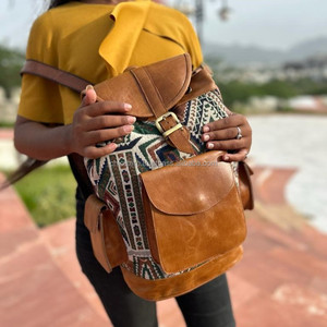 กระเป๋าเป้สะพายหลังหนังแจ็คการ์ดทำมือกระเป๋าหนังแท้ใช้ได้หลากหลายทุกเพศกระเป๋าดีไซน์วินเทจใหม่สินค้าจำนวนมาก - Product Image 4