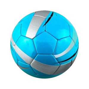 Ballon de football classique à logo uni, haute résistance à l'humidité, avec chambre à air en caoutchouc résistant à l'eau et adhérence renforcée - Product Image 1