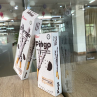 SET DE BOÎTES BLANCHES PINGO BISCUITES AU LAIT ET AU CHOCOLAT, MORCEAUX DE CACAO 32G & 49.5G