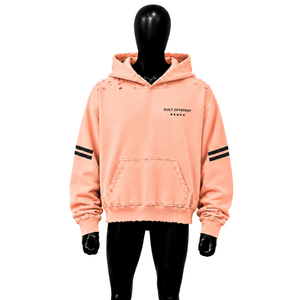 เสื้อฮู้ดดี้ผู้ชายทรงโอเวอร์ไซส์ ผ้าระบายอากาศดี สีพีช แต่งลายขาดๆ พร้อมกระเป๋าหน้าและแถบลายที่แขนเสื้อ สไตล์ลำลอง เหมาะสำหรับฤดูหนาว - Product Image 1