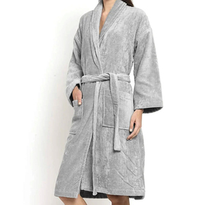 Peignoir de luxe thermique pour femme, col en V, longueur genou, en coton et fibre de bambou, style hôtelier et spa, avec fermeture à cordon sur le devant - Product Image 2