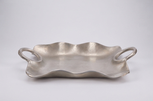 Plateau de service en métal argenté, design à bords ondulés avec poignées latérales, texture martelée, plateau décoratif pour la maison, le restaurant, l'hôtel - Product Image 4